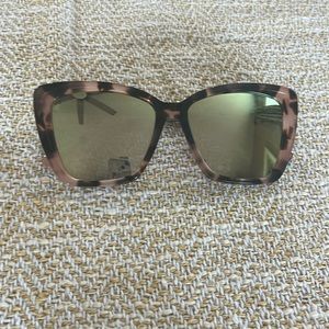 Brand new never worn diff sunglasses. Comes with the case. Designer sunglasses.